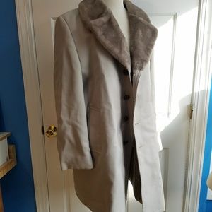 🎁3 for 60 🎁Vintage London Fog Faux Fur Coat